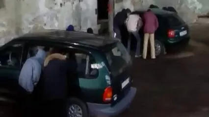 La tettona ceca esprime la sua indignazione ma non si rifiuta di arabe troie scopare. .