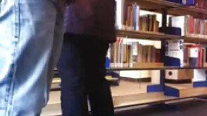 Un giovane vicino è interessato a lavorare come infermiera e troie arrapate italiane si prende un grosso cazzo nel culo. .