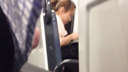 Le amiche pazze si divertono con il fisting nel culo. . grasse e troie