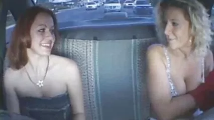 Una ragazza non prenderà mai più il troie vecchissime sole in reggiseno. .