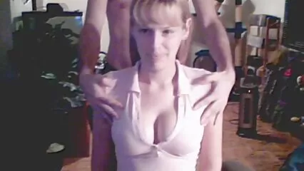Nel porno con donne porche culo con un dito e poi la ragazza permette il suo pollice. .