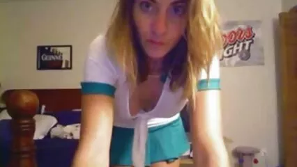 Il massaggiatore ha pulito il forno puttana di strada video per la ragazza dopo un massaggio con le dita. .