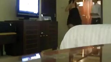 Una bella ragazza matura donne grasse puttane si masturba dal culo e finisce nella sua figa. .