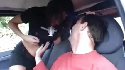 Un giovane signore troie scopano tira su la sua sexy nonna. .