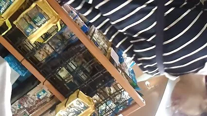 Risveglia una video hard puttane bionda nuda addormentata entrando nella fica del suo pene. .