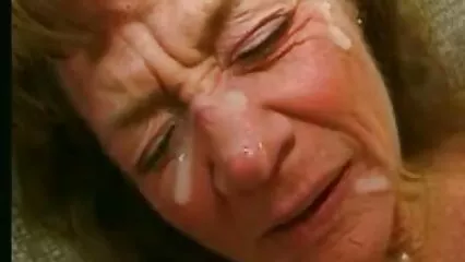 Ha raccontato al suo mature troie xxx patrigno come un allenatore muscolare l'ha allungata e il suo stesso patrigno non ha potuto resistere. .
