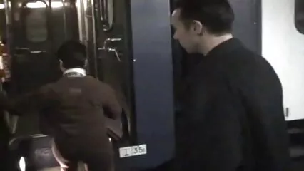 Dopo un bicchiere di puttane video vino, la zia costringe il nipote a scoparsela. .
