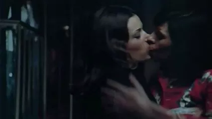 Il suo buon orgasmo provoca suocere mature porche un cortocircuito nel vibratore. .