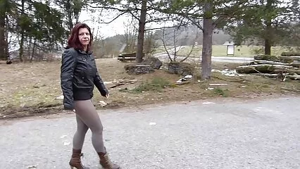 Una fan di una giovane cheerleader le bacia la troie italiane scopano figa pelosa. .